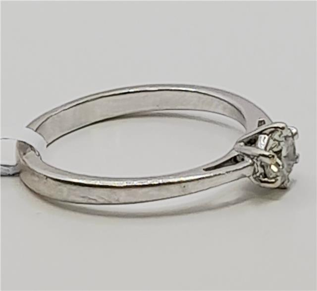18ct white gold diamond ring in size I 1/2 featuring a sparkling diamond centerpiece and a sleek band design.
