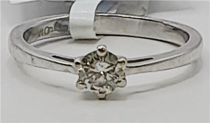 18ct white gold diamond ring, size I 1/2, featuring a sparkling diamond setting and elegant band design.