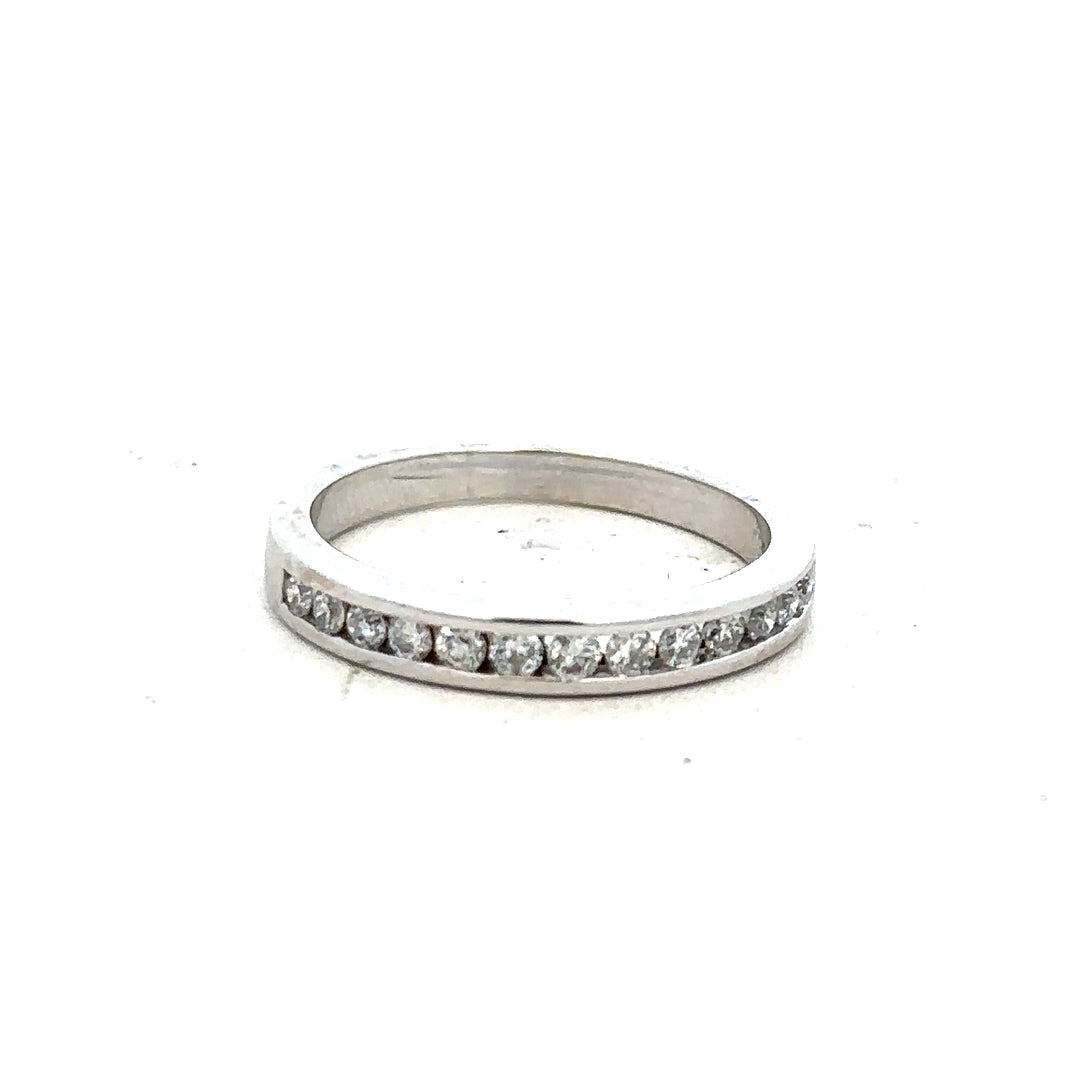 18ct white gold diamond ring with a central diamond, size J, featuring elegant craftsmanship and sparkling gemstones.