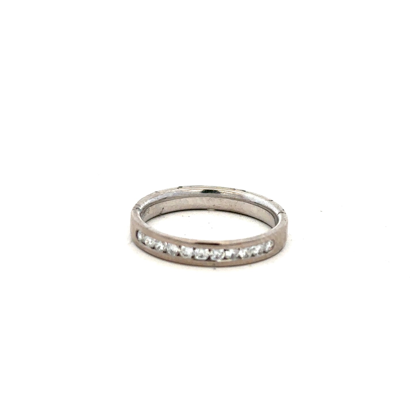 18ct white gold diamond ring size J½ with a sparkling central diamond and elegant band design.