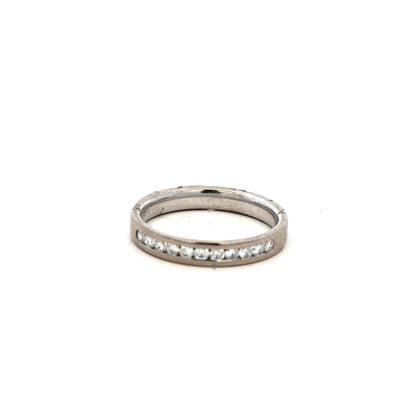 18ct white gold diamond ring size J½ with a sparkling central diamond and elegant band design.
