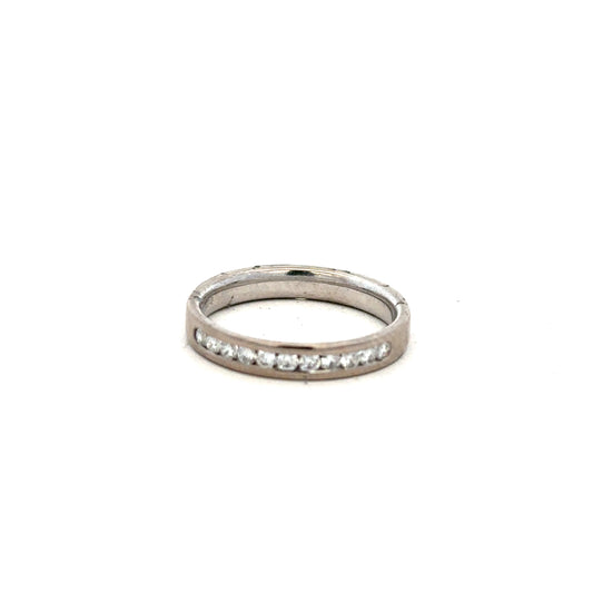 18ct white gold diamond ring size J½ with a sparkling central diamond and elegant band design.