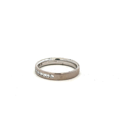 18ct white gold diamond ring size J1/2 with sparkling diamonds, showcasing a fine unbranded jewelry design.