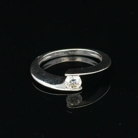 18ct white gold diamond ring size K1/2 featuring sparkling diamonds and a sleek band design.