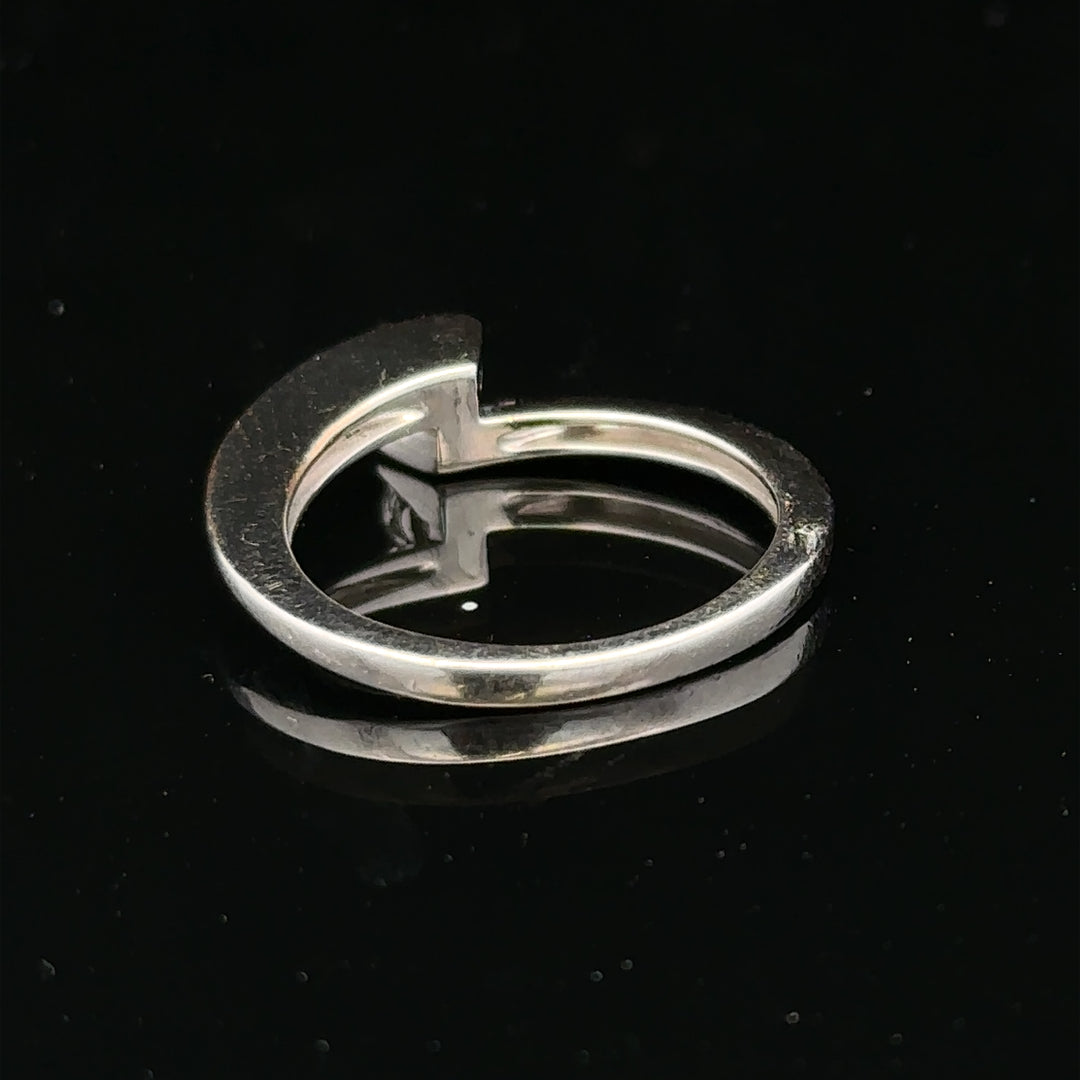 18ct white gold diamond ring in size K1/2 with sparkling diamonds, showcasing an elegant and classic jewelry design.