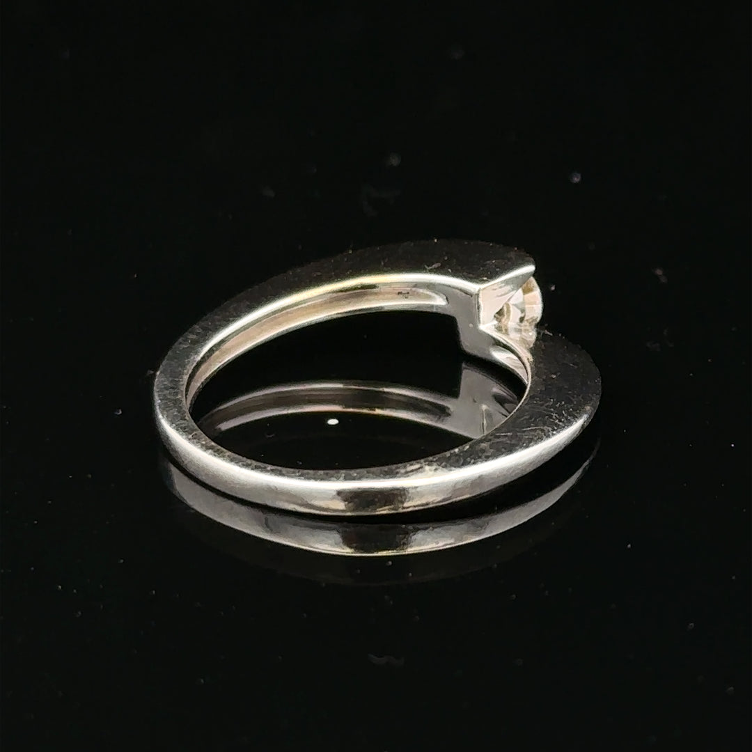 18ct white gold diamond ring size K1/2 with sparkling diamonds, showcasing an elegant jewelry design.