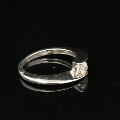 18ct white gold diamond ring in size K1/2 with sparkling diamonds, elegant jewelry piece with a sleek design.