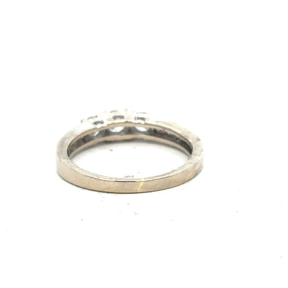 18ct white gold diamond ring in size L with sparkling diamonds, showcasing a elegant and timeless jewelry piece.