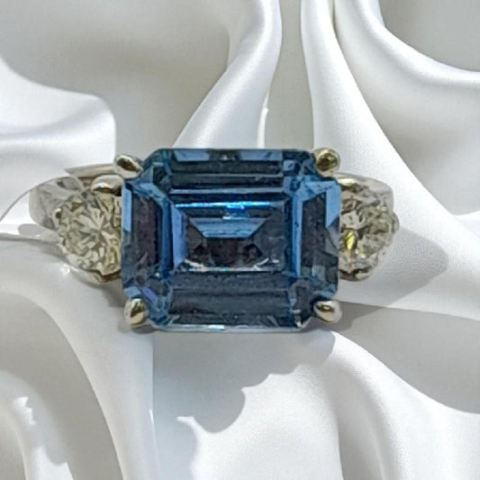 18ct white gold diamond ring in size M with sparkling diamonds, unbranded jewelry showing intricate design details.