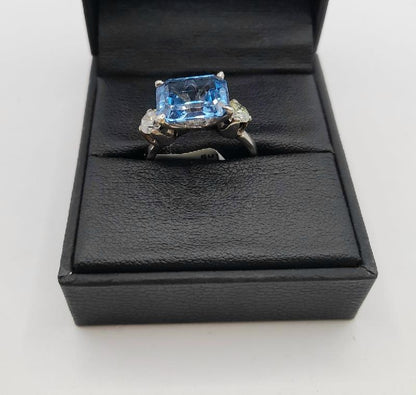 18ct white gold diamond ring in size M, featuring sparkling diamonds and a sleek band design.