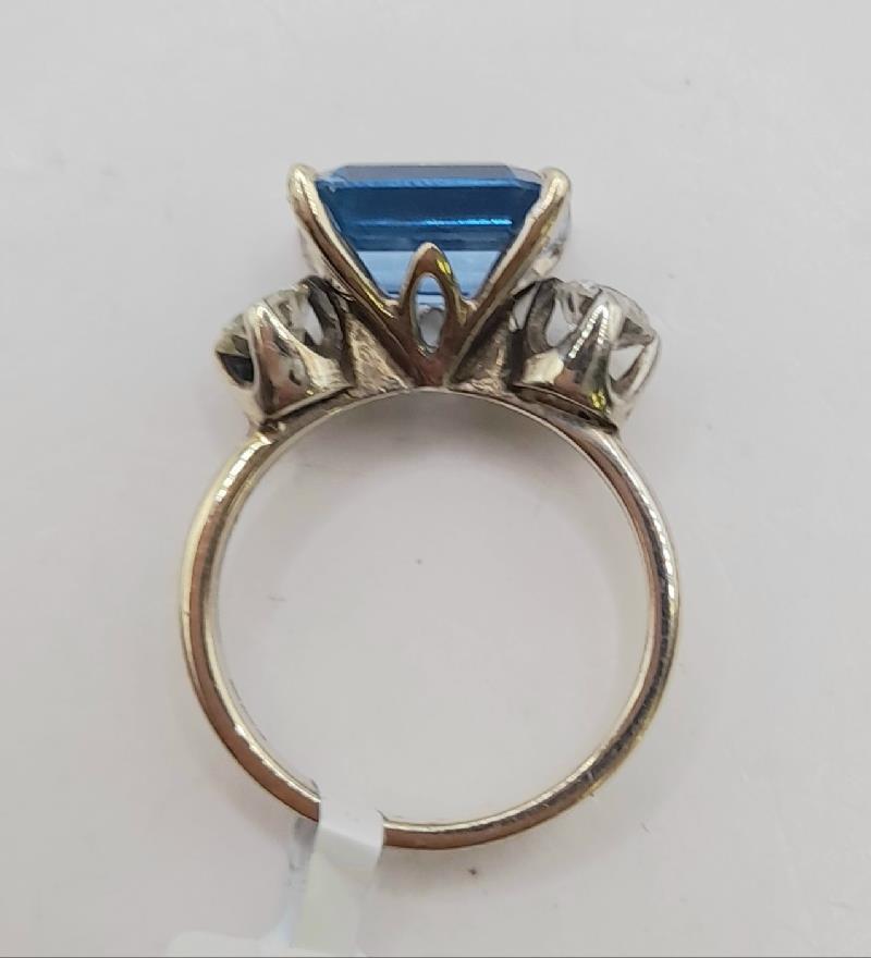18ct white gold diamond ring in size M with sparkling diamonds, elegant jewelry piece showcasing fine craftsmanship.