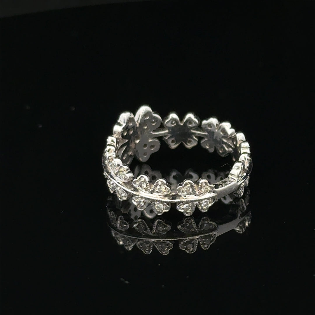 18ct white gold diamond ring size N with a sparkling diamond centerpiece, elegant and finely crafted jewelry.