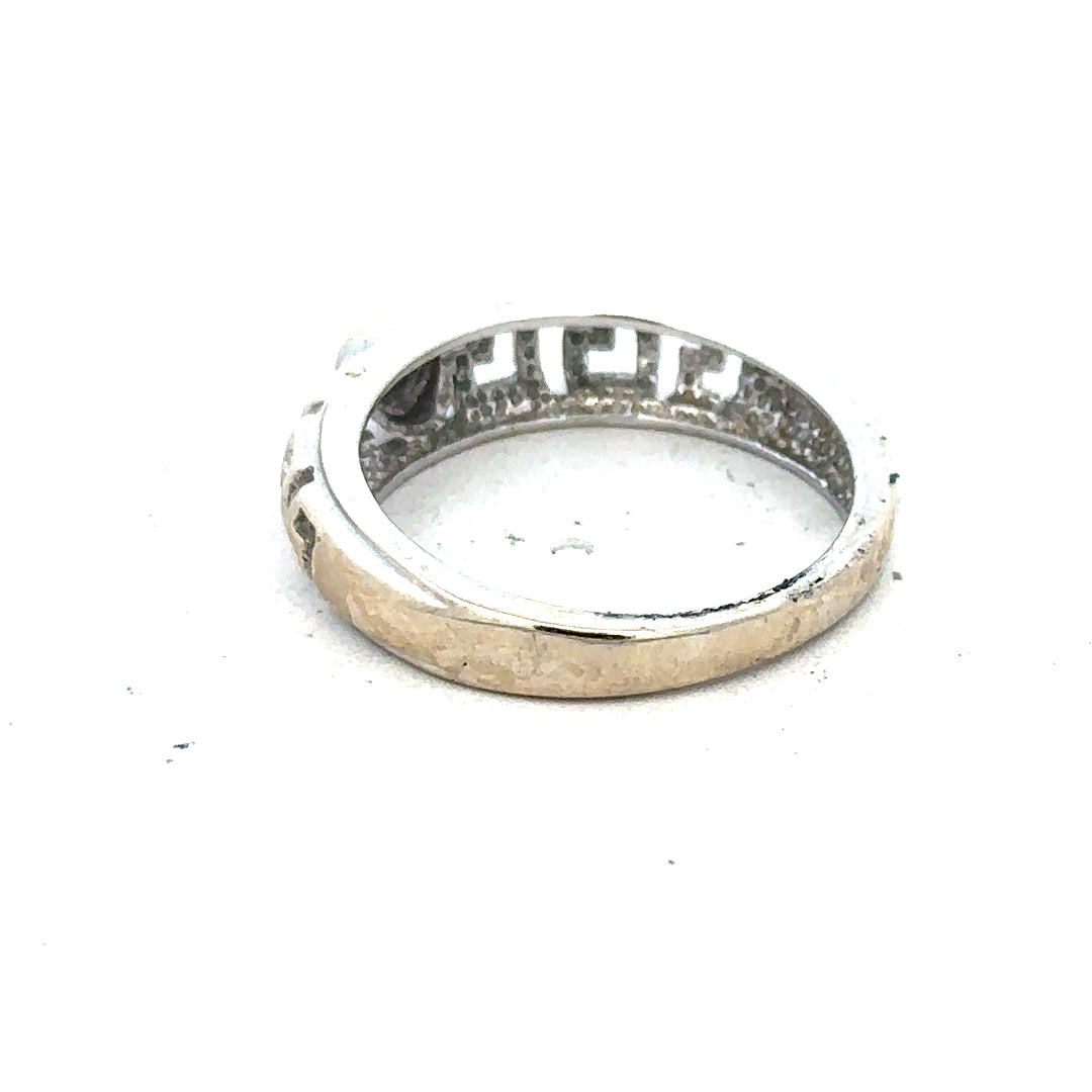 18ct white gold diamond ring size N with a sparkling diamond centerpiece, showcasing elegant craftsmanship and fine jewelry details.