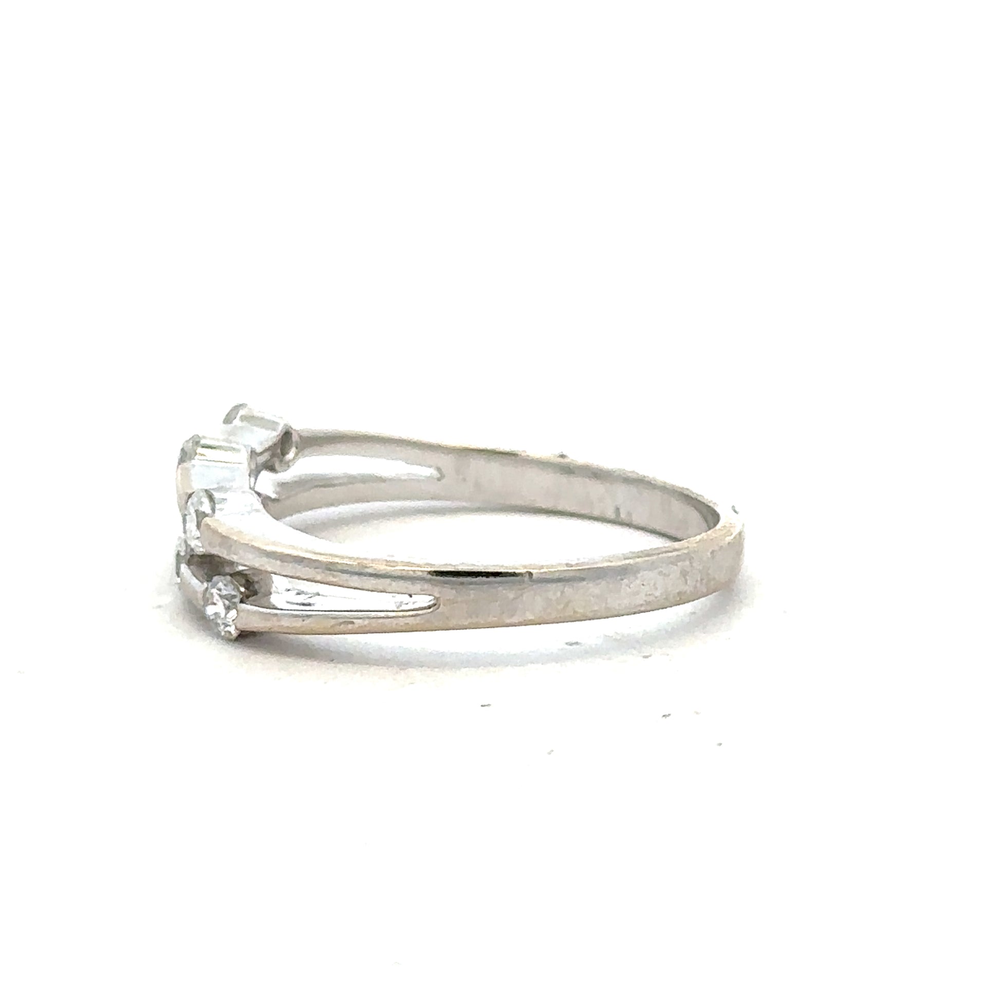 18ct white gold diamond ring in size O with sparkling diamonds, showcasing elegant jewelry design.