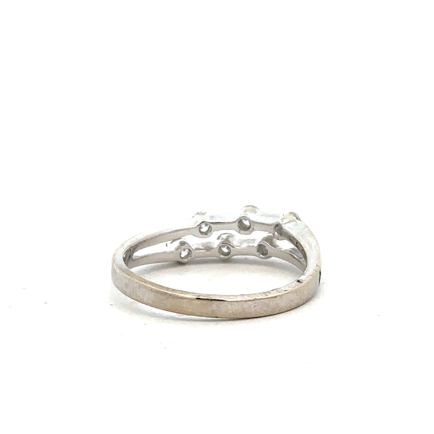 18ct white gold diamond ring in size O with sparkling diamonds, showcasing elegant jewelry design.
