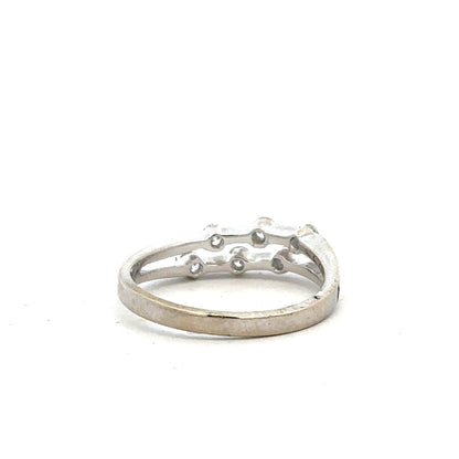 18ct white gold diamond ring in size O with sparkling diamonds, showcasing elegant jewelry design.