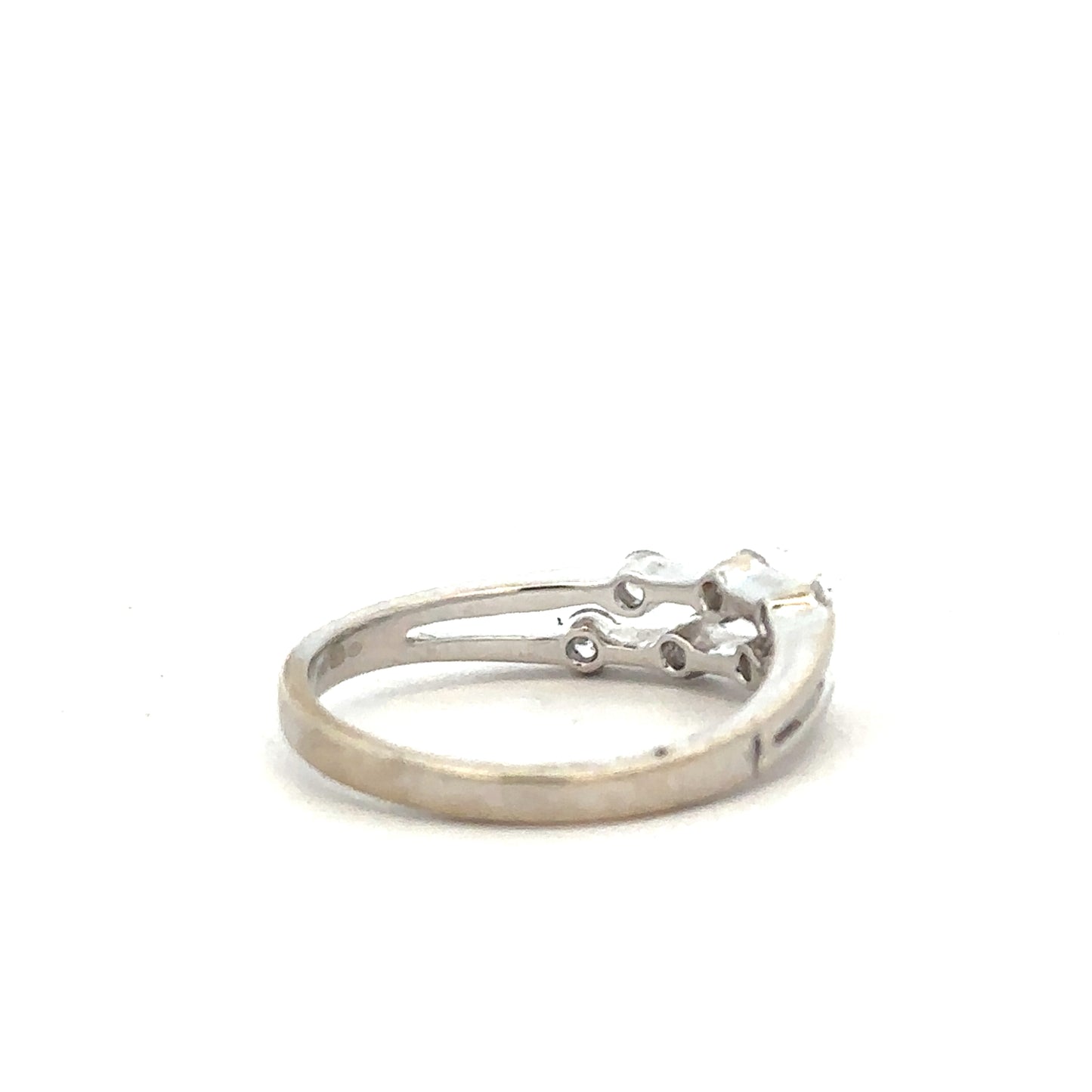 18ct white gold diamond ring in size O with sparkling diamonds, featuring a sleek and elegant design.
