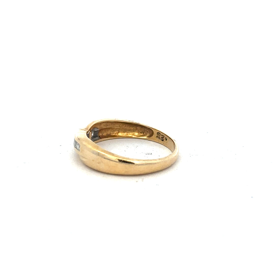 18ct yellow gold diamond ring with 1/4 carat center stone in size Q, featuring a sleek band and sparkling diamond accent.