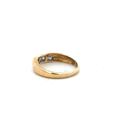 18ct yellow gold diamond ring with 1/4 carat diamond, size Q, featuring a sleek design and sparkling central stone.