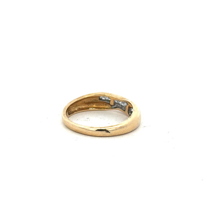 18ct yellow gold diamond ring with 1/4 carat diamond, size Q, featuring a simple band and sparkling gemstone.