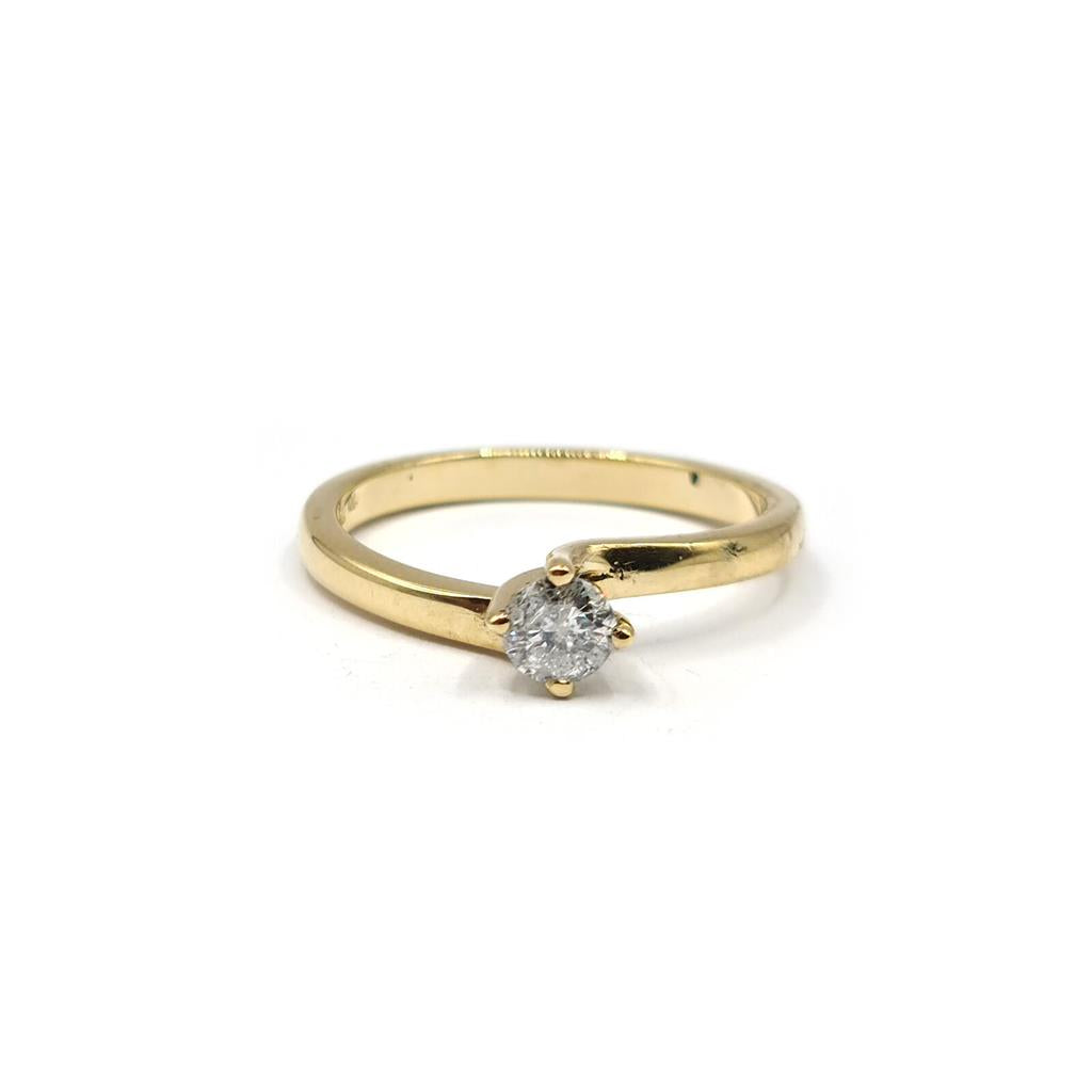 18ct yellow gold solitaire diamond ring with 0.35 carats and H color, featuring a classic design and a sparkling central diamond.