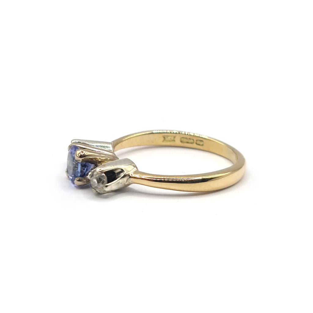 18ct yellow gold ring with a 0.40 carat tanzanite and 0.20 carat diamond accent, showcasing elegant gemstone design.