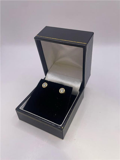 18ct yellow gold lab-created diamond earrings with 0.60 carats, color E, VVS clarity, elegant jewelry for women.