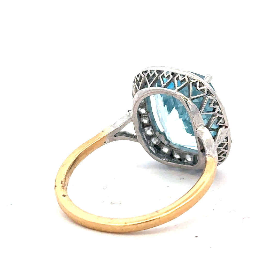 18ct yellow gold ring with a 10.70 carat topaz and 0.40 carat diamonds, size R, showcasing elegant gemstone and gold design.