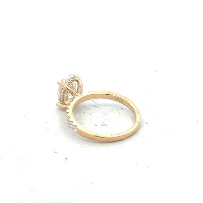 18ct yellow gold diamond ring with 2.1ct VS1 F lab-grown diamond, size M, featuring a elegant and sparkling design