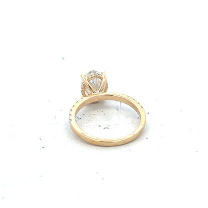 18ct yellow gold ring with a 2.1-carat VS1 F lab-grown diamond, size M, featuring a detailed close-up of the sparkling gemstone.