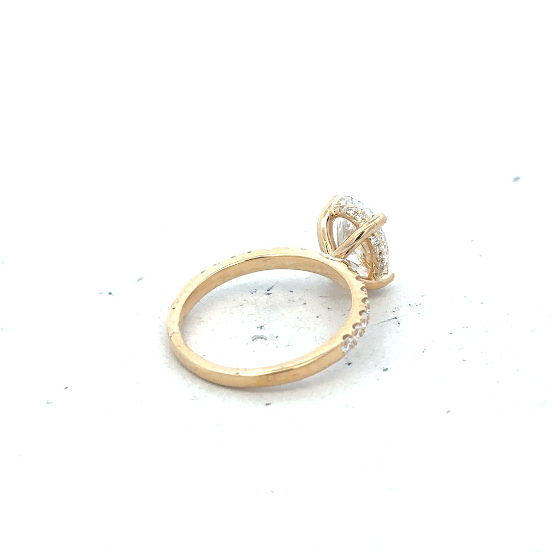 18ct yellow gold diamond ring with 2.1ct VS1 F lab-grown diamond, size M, featuring a sleek and elegant design.