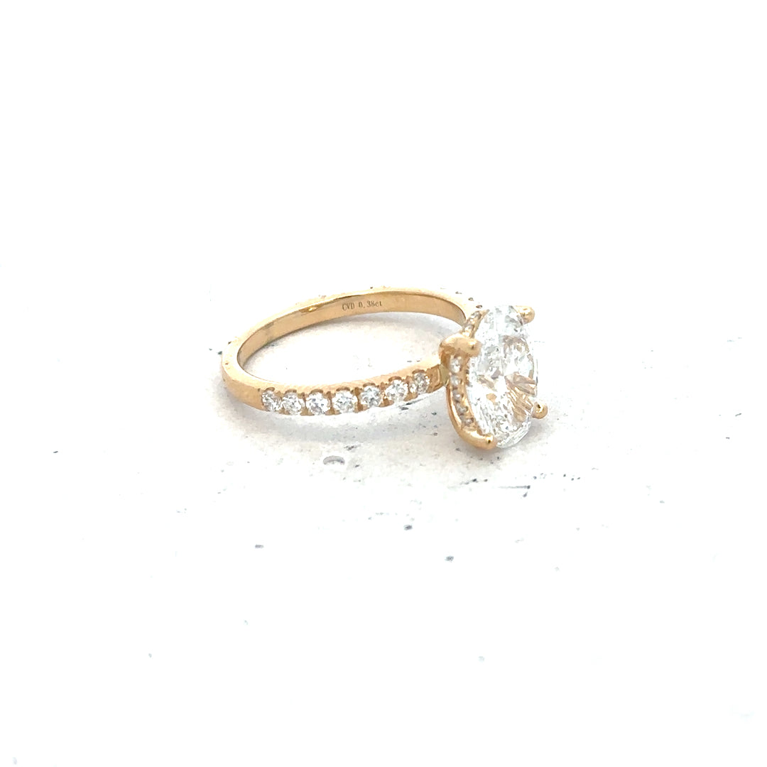 18ct yellow gold diamond ring with 2.1ct VS1 F lab-grown diamond, size M, showcasing the elegant gemstone setting.