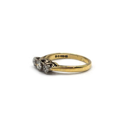18ct yellow gold ring with three diamonds in size K, featuring a classic design and elegant craftsmanship.