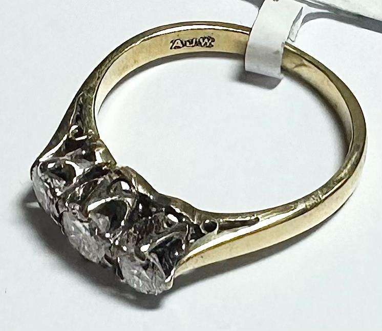 18ct yellow gold ring with three diamonds in size K, featuring a classic and elegant design.