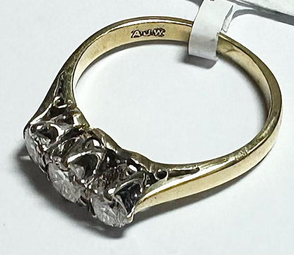 18ct yellow gold ring with three diamonds in size K, featuring a classic and elegant design.