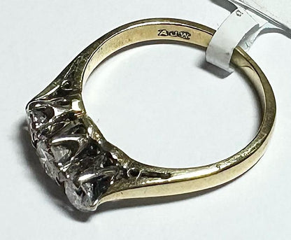 18ct yellow gold ring with three diamonds in size K, featuring a classic and elegant design.