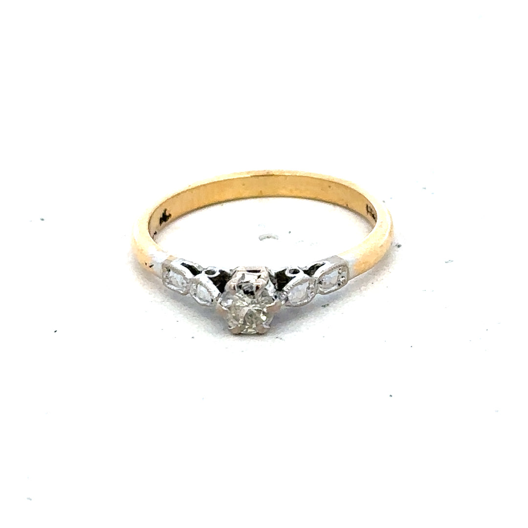 18ct yellow gold and platinum diamond ring in size M, featuring a sparkling diamond and elegant design.