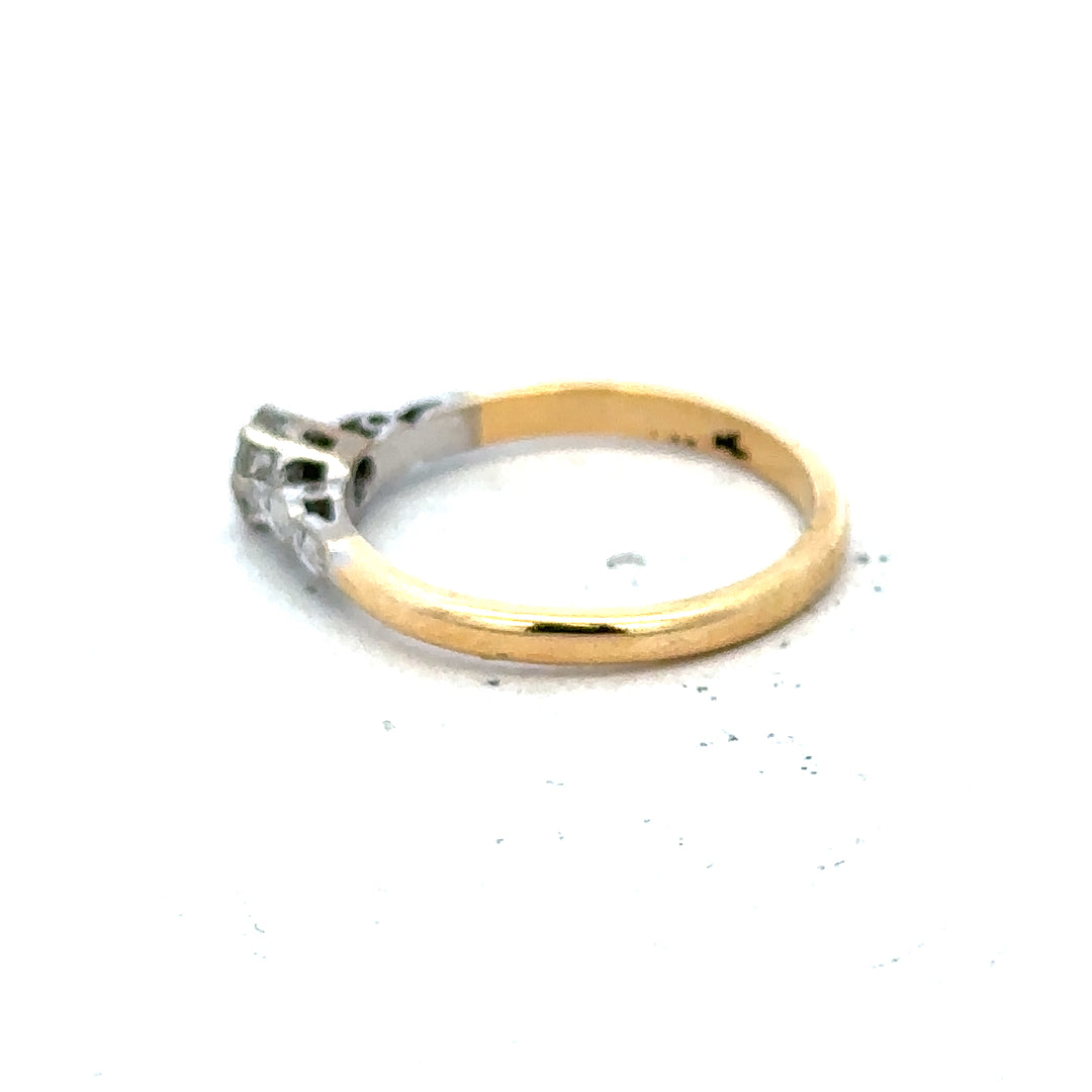 18ct yellow gold and platinum diamond ring in size M, featuring a sparkling diamond and elegant craftsmanship.