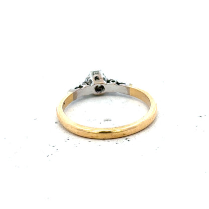 18ct yellow gold and platinum diamond ring, size M, featuring sparkling diamonds, unbranded jewelry with 2.6g weight.