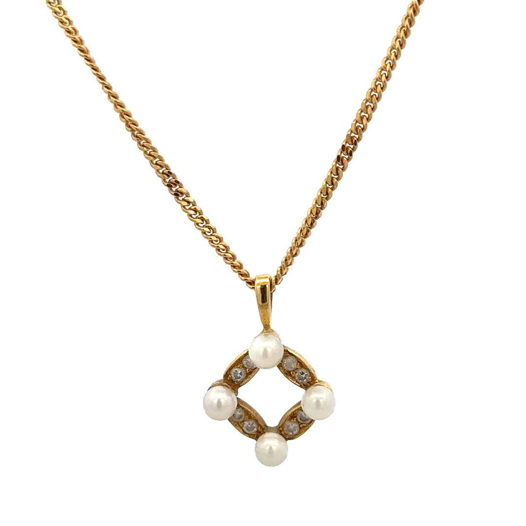 18ct yellow gold chain and pendant, unbranded, 4.3g, featuring a detailed gold chain with a matching gold pendant.