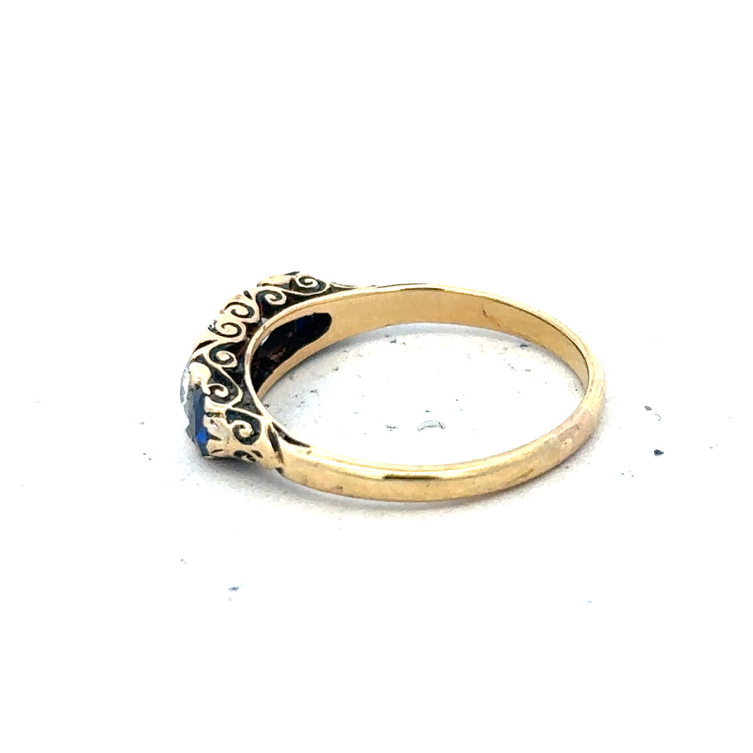 18ct yellow gold diamond and sapphire ring, size O 1/2, featuring sparkling gemstones and elegant craftsmanship.