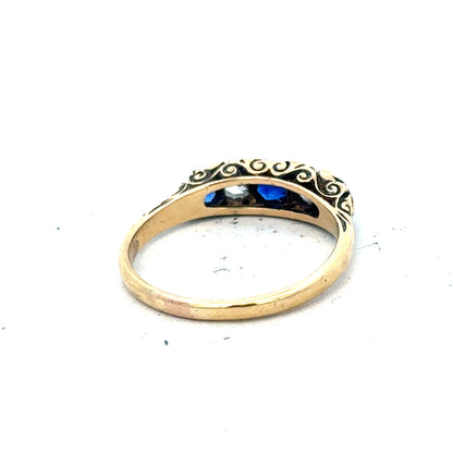 18ct yellow gold diamond and sapphire ring, size O 1/2, featuring sparkling gemstones on a stylish gold band.