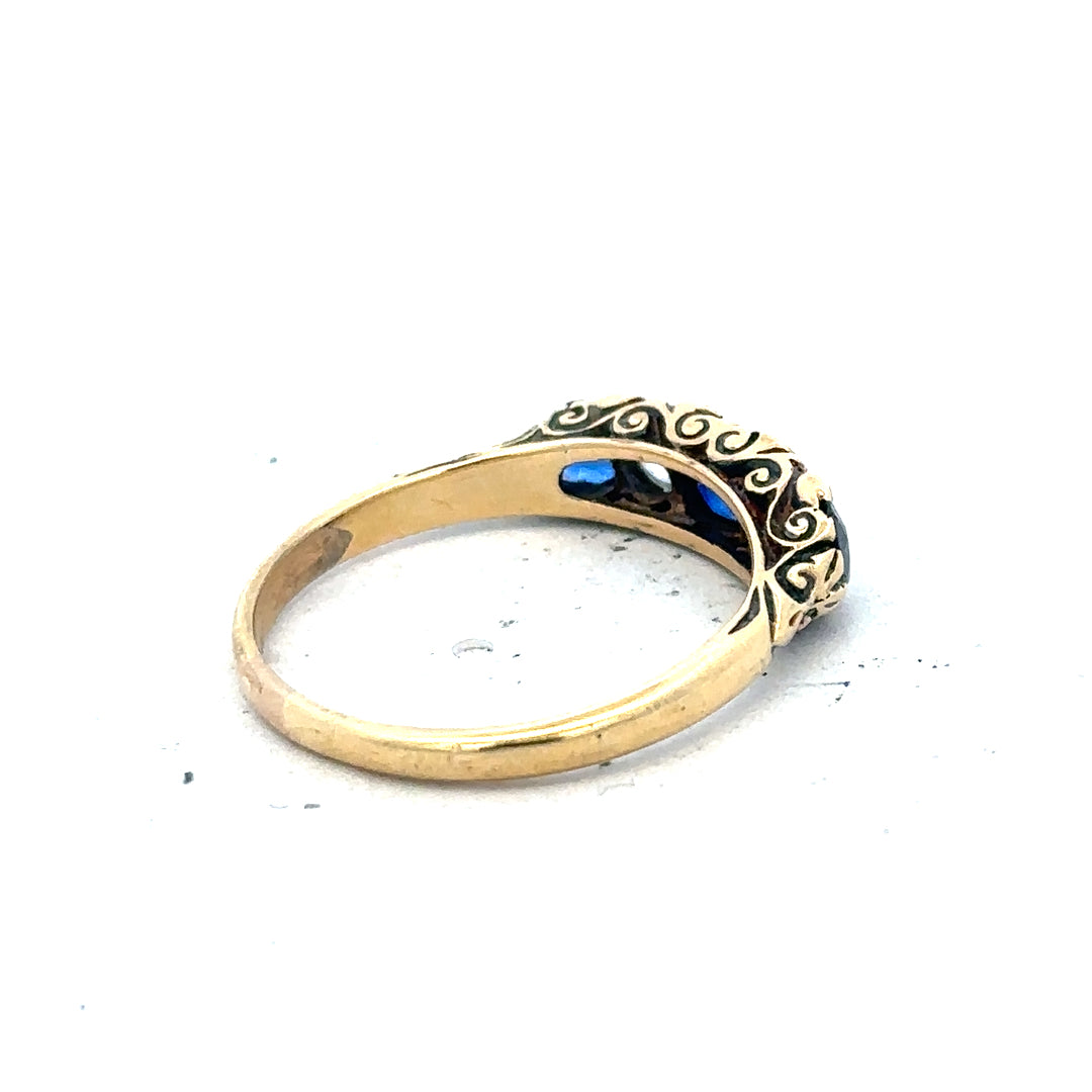 18ct yellow gold diamond and sapphire ring, size O 1/2, featuring sparkling gemstones and elegant craftsmanship.