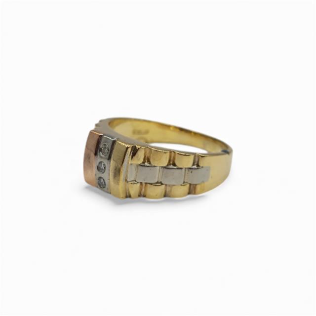 18ct yellow gold diamond ring with sparkling diamonds, showcasing elegant craftsmanship and a classic design.