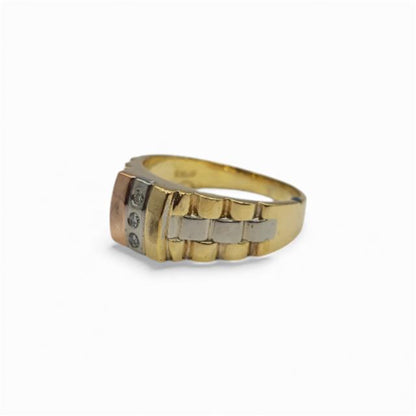18ct yellow gold diamond ring with sparkling diamonds, showcasing elegant craftsmanship and a classic design.
