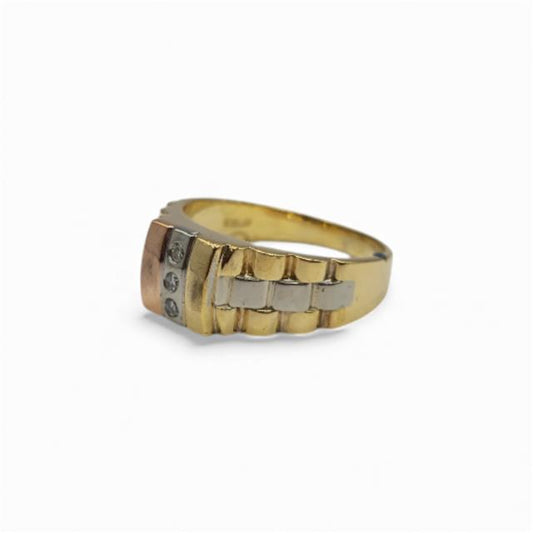 18ct yellow gold diamond ring with sparkling diamonds, showcasing elegant craftsmanship and a classic design.