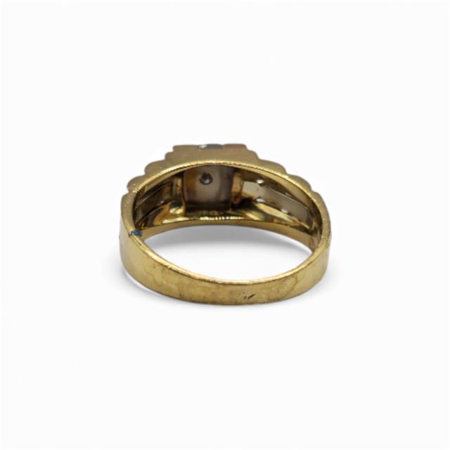 18ct yellow gold diamond ring with a central sparkle, showcasing a luxurious and elegant design.