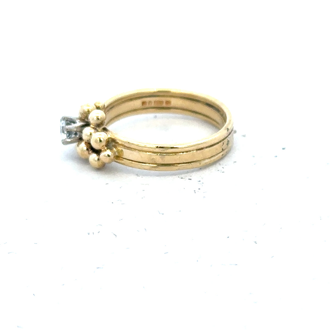 18ct yellow gold diamond ring in size I, featuring a sparkling diamond centerpiece and elegant band design.