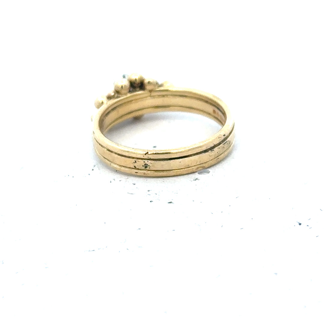 18ct yellow gold diamond ring in size I with sparkling diamonds, featuring a classic design and elegant craftsmanship.