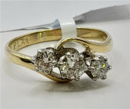 18ct yellow gold diamond ring with a size J setting, featuring sparkling diamonds and a 2.4g weight.